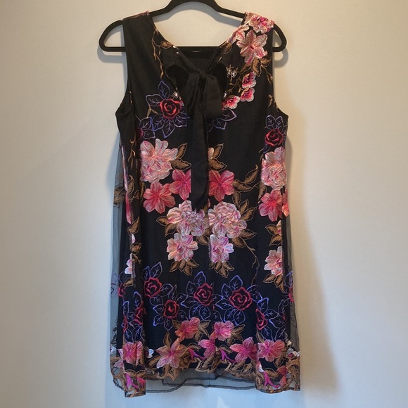 Beige by ECI Embroidered Floral Dress Size 1X - Picture 4 of 5